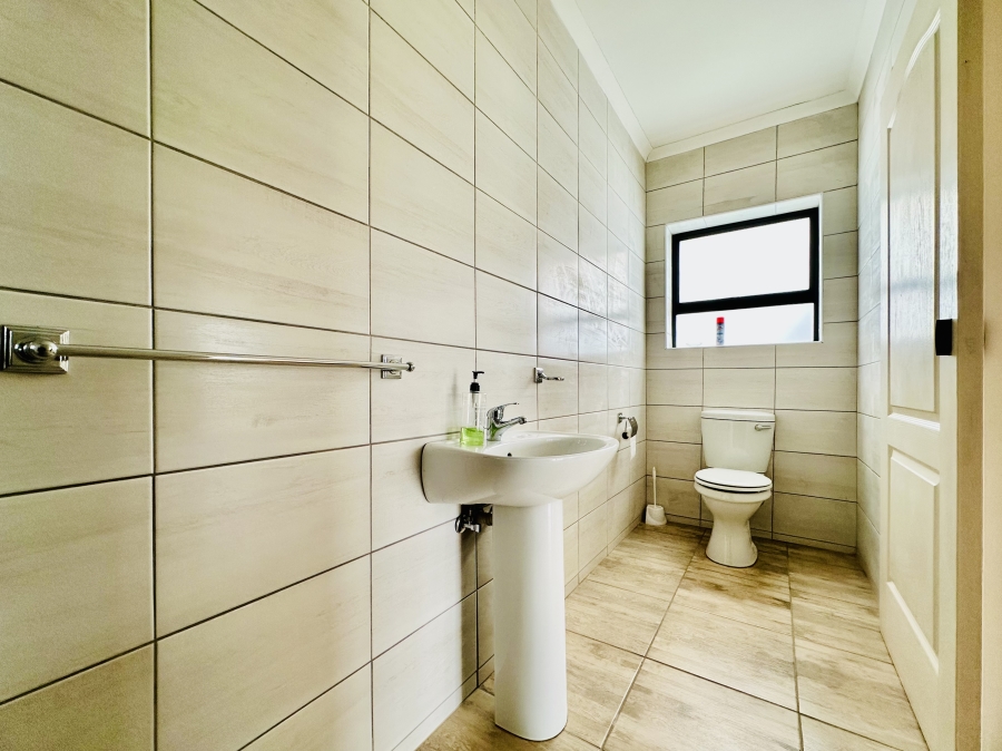 3 Bedroom Property for Sale in Franskraal Western Cape